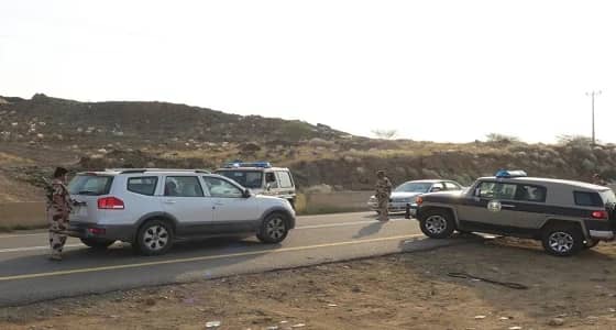 القبض على مواطن لنقله (10) مخالفين لنظام أمن الحدود من الجنسية الإثيوبية