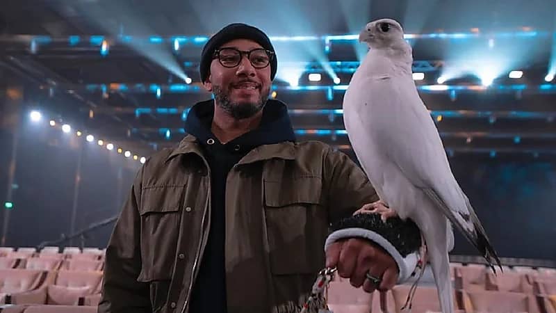 الأمريكي "قاسم" شارك في مهرجان الصقور 2022 : "انتظروني"