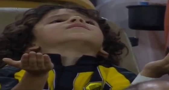 بالفيديو.. " آل الشيخ " يعد طفلا اتحاديا بالفرح قريبًا