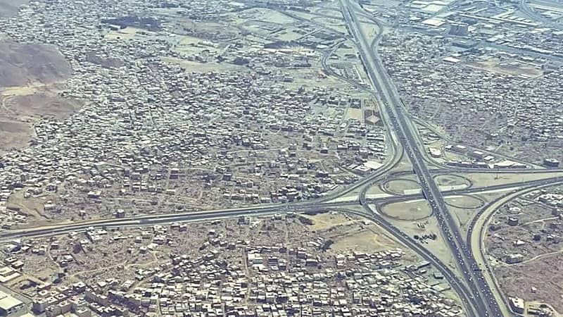 "عشوائيات جدة" تشعر سكان أم السلم وكيلو 14 تمهيدًا لبدء أعمال الإزالة