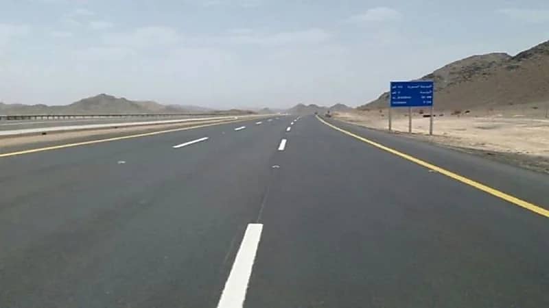 تنبيه لمستخدمي طرق القصيم: سحب رعدية ورياح تحد الرؤية الأفقية 