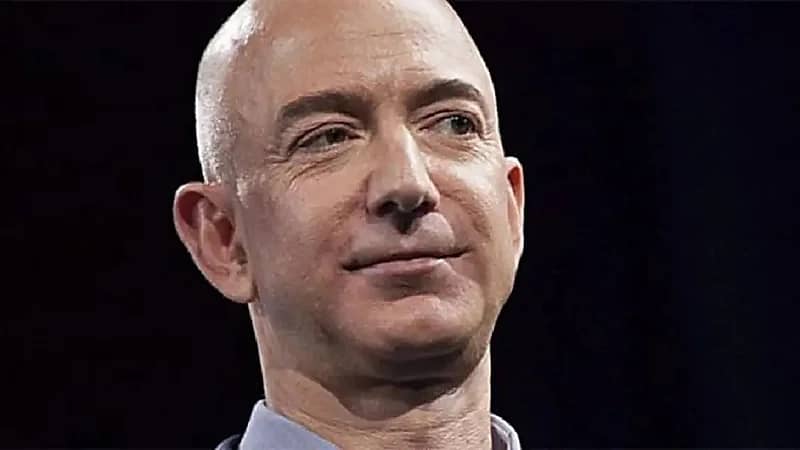 جيف بيزوس يتنحى عن منصب في أمازون