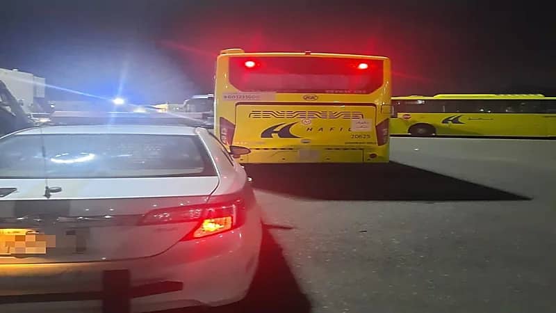 ضبط قائد حافلة مدرسية قطع الطريق بطريقة متهورة
