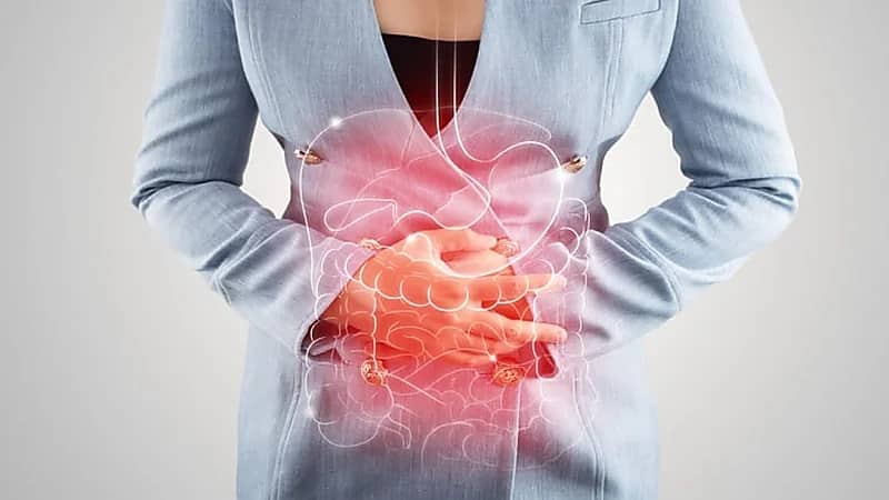 استشاري يؤكد: ثلثي النساء مصابات بالقولون العصبي لأسباب نفسية.. فيديو