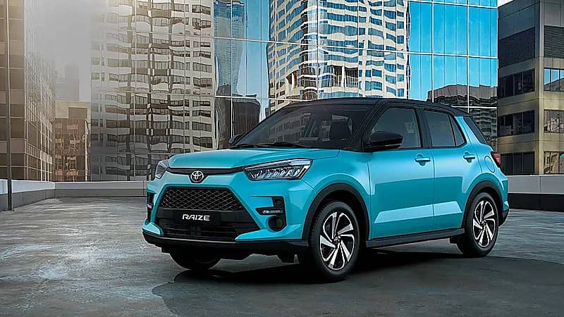 مواصفات أرخص سيارة تويوتا كروس أوفر 2023 في المملكة .. صور