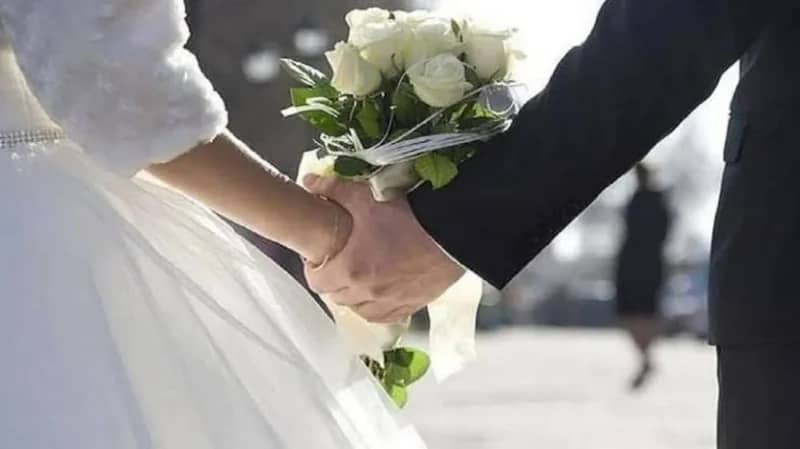 عريس يقضي ليلته في السجن بعد حبس عروسه داخل الحمام