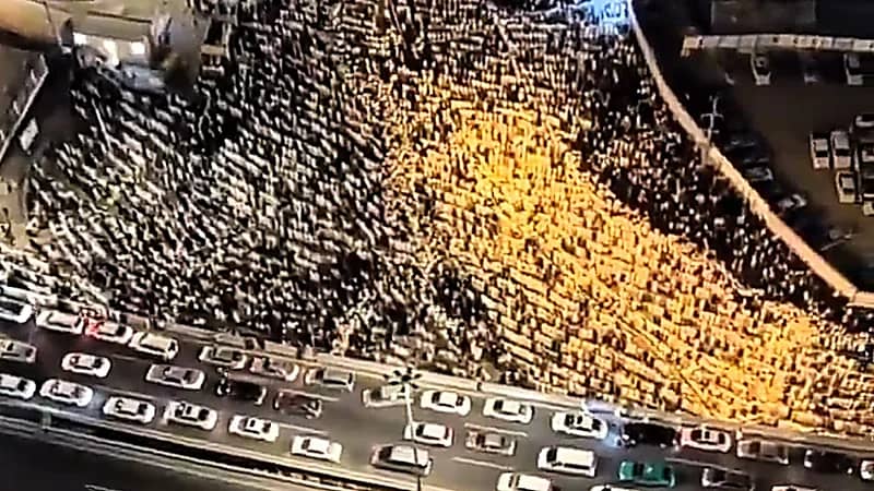 ليلة 27 رمضان من الحرم المكي .. ومشهد مهيب لجموع المصليين .. فيديو