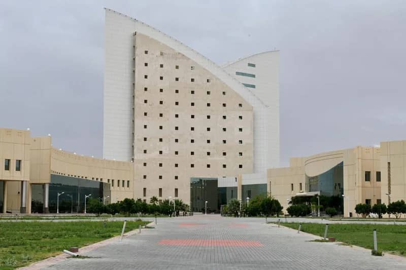 تعليق الدراسة الحضورية في جامعتي الأمير سطام ونجران غداً