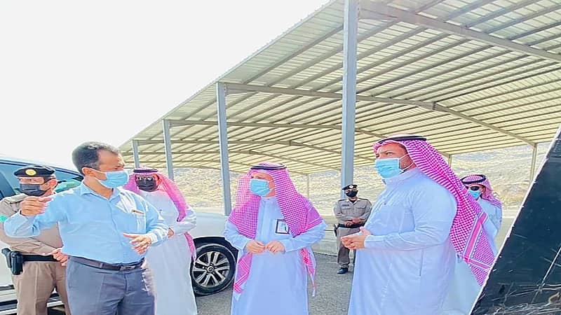 بالصور.. محافظ أضم يزور بلديتها ويطلع على مشاريعها