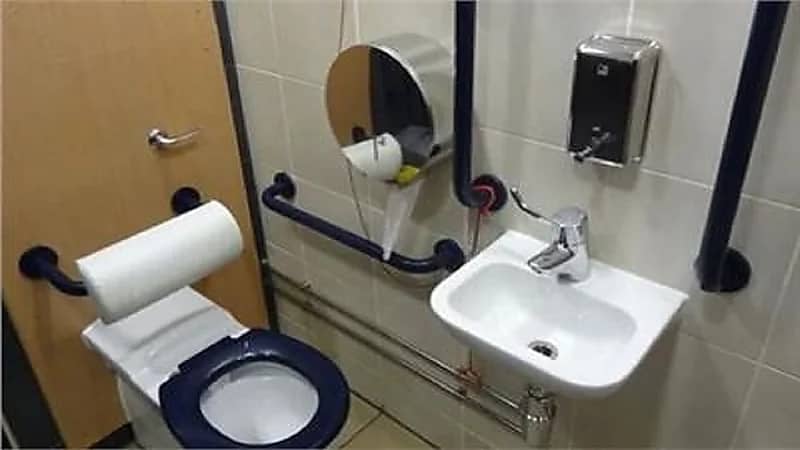 مطعم شهير يثير ضجة بعد تصوير فيديو داخل المرحاض