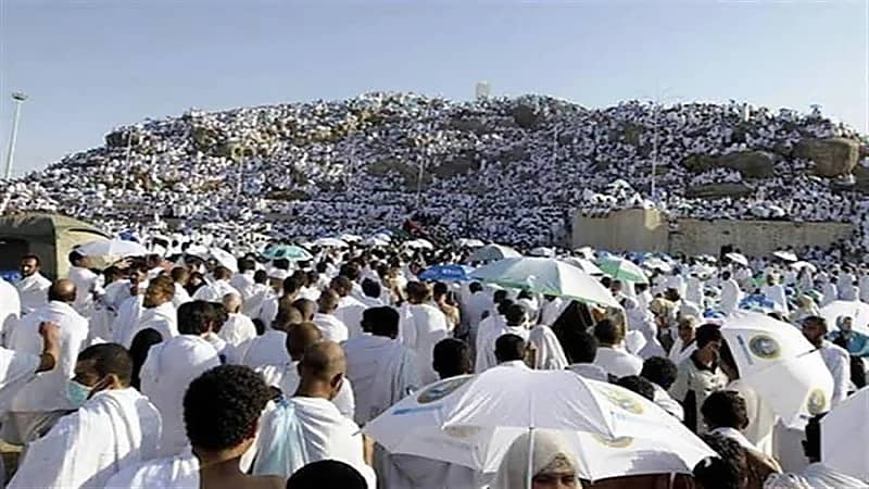شاهد.. مخاطر الافتراش في الشوارع والطرقات بالمشاعر المقدسة