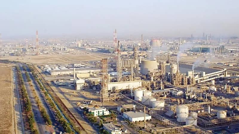 "الصناعة" توجه المصانع الواقعة خارج نطاق المدن والأراضي إلى تصحيح أوضاعها