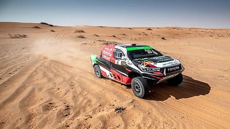 شاهد.. أول فيديو للحظة انقلاب سيارة يزيد الراجحي في رالي الشرقية