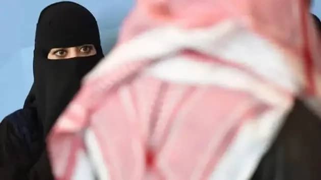 مستشار أسري: لا تطلب من زوجتك أن تشاركك في عاداتك المحرمة