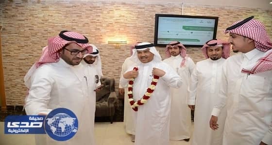 بالصور.. عشاق فنان العرب يرددون بعد وصوله أبها: " أنورت سودة عسير بطلعتك "