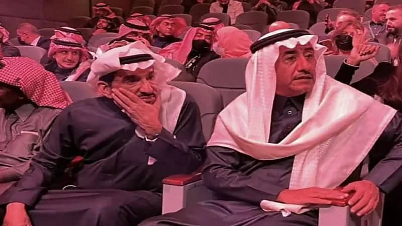 شاهد.. لقاء ناصر القصبي والسدحان بالأحضان خلال حفل Joy Awards