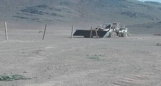 بالصور.. أمانة المدينة تزيل اعتداءات على أراضي بالفريش