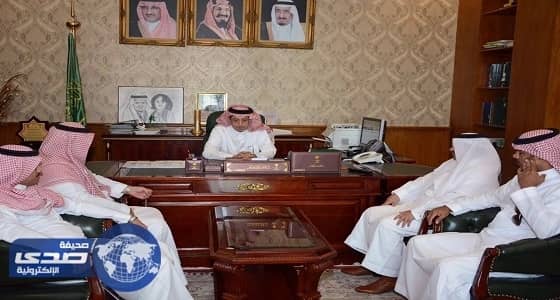 محافظ بيشة يستعرض التقرير المالي وإنجازات نادي النخيل