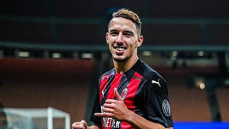 لاعب ميلان يرحب بالانتقال إلى دوري روشن