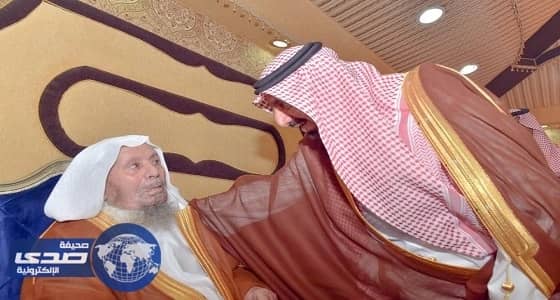 بالصور.. أمير نجران يزور الشيخ المكرمي بعد خروجة من المستشفي