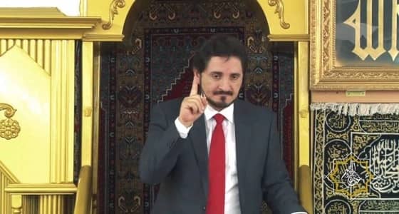 إيقاف عدنان إبراهيم ومنعه من الظهور الإعلامي بالمملكة