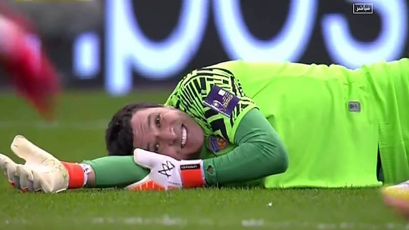 ردة فعل حارس الفيحاء بعد الهدف الثاني في نهائي السوبر