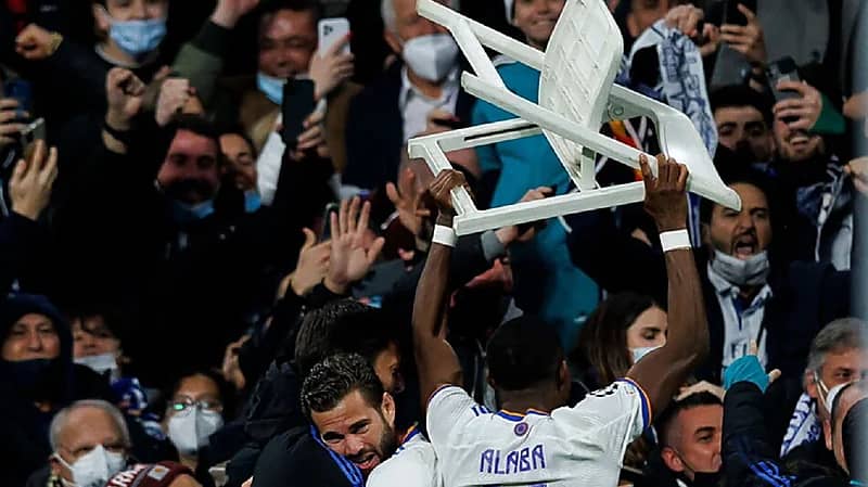 شاهد..لاعب ريال مدريد يحتفل بالتأهل لدور الثمانية بـ "الكرسي"