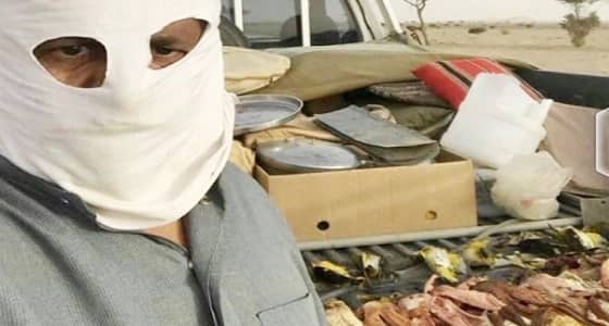 بالصورة.. صائد مقنع يتفاخر بصيد " الضبان "