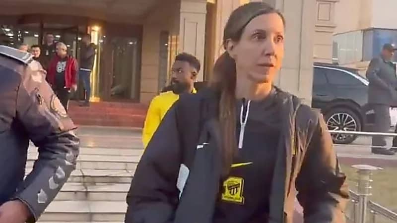 الظهور الأول للطبيبة النفسية التي تعاقد معها ‎الاتحاد .. فيديو