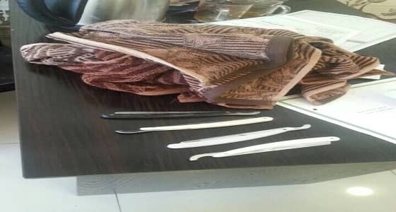 بالصور.. إغلاق 5 محلات " حلاقة " مخالفة بالباحة