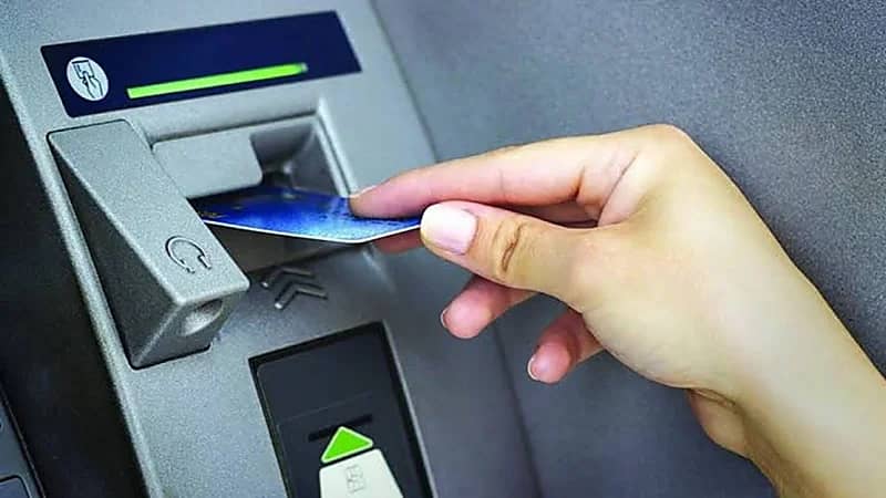 خبير تقني يكشف نصائح عند سحب مبلغ من بطاقتك الائتمانية ولا تعرف القائم بالسحب
