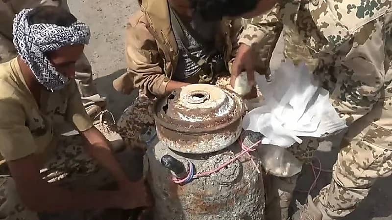 إتلاف لغمًا زرعه الحوثيون بمياه البحر الأحمر