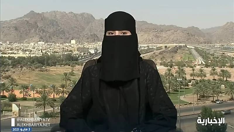 بالفيديو.. مواطنة تبتكر سوارا يقيس المسافة بين الأشخاص لمنع انتشار كورونا