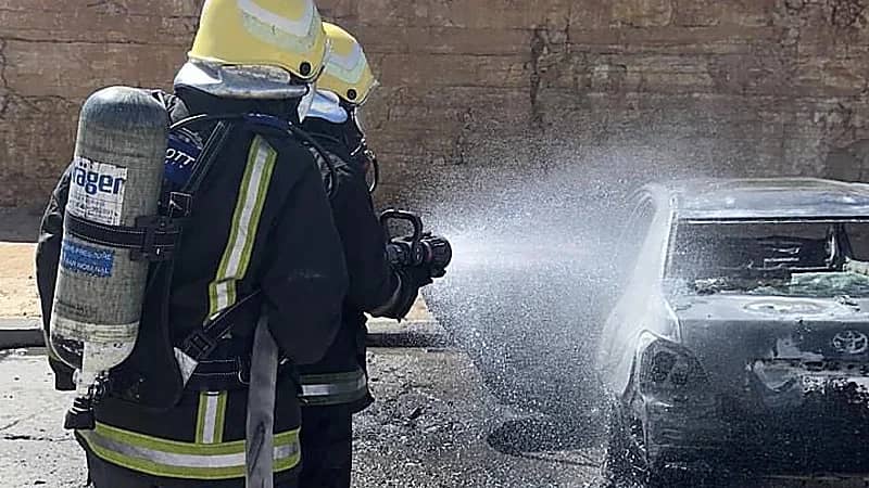 "مدني ⁧‫الرياض‬⁩" يخمد حريقًا في مركبة بحي لبن