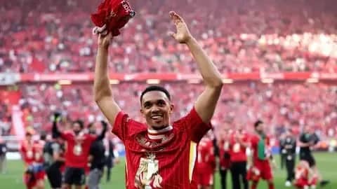 أرنولد يعلن مغادرته ليفربول بعد 20 عاماً مع النادي
