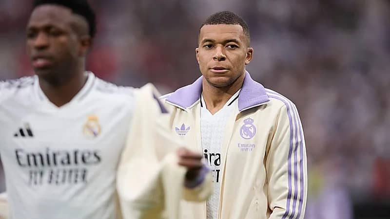 مبابي وحكيمي يثيران الجدل بصورة "شيشة" .. صور