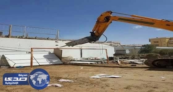 إزالة ١٨٠٠ متر من التعديات بحي المنسك بأبها