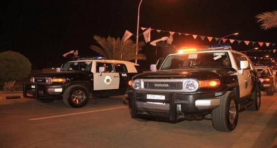 ضبط وافدا عربيا يتعاطى مادة مخدرة داخل سيارته بجدة