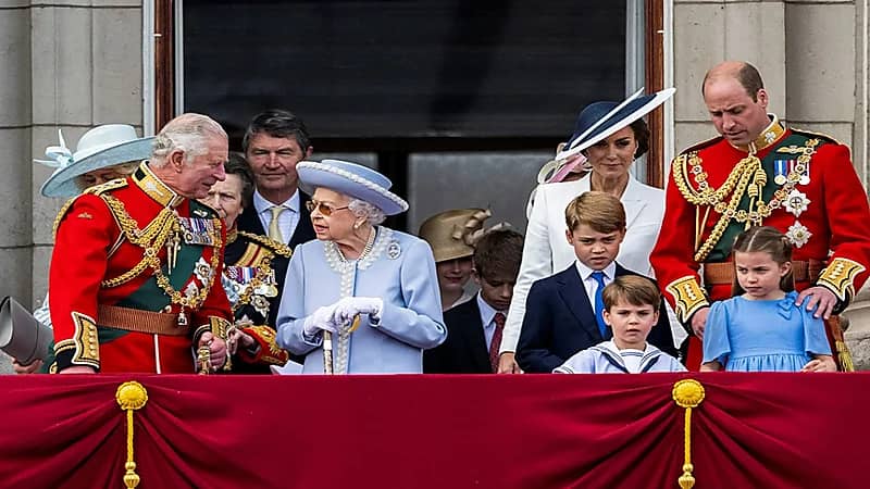 الكشف عن ثروة الملكة إليزابيث