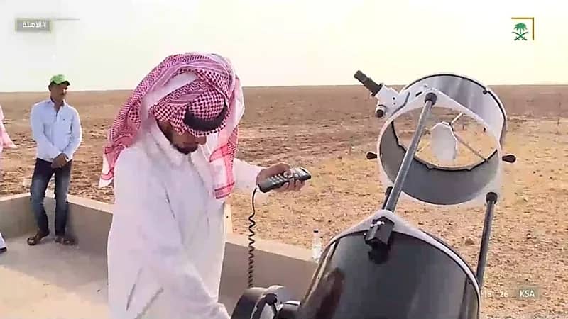 بالفيديو.. أستاذ فلك يوضح الإجراءات المتبعة عند رؤية الهلال
