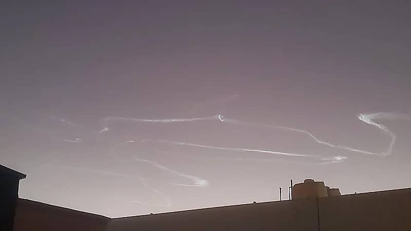 فلكي: الخطوط الدخانية المتكررة بسماء الباحة قد تكون ناجمة عن أجسام طائرة