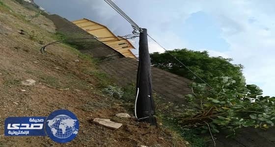 سقوط عمود كهرباء يهدد حياة مواطني قريه المطاريق