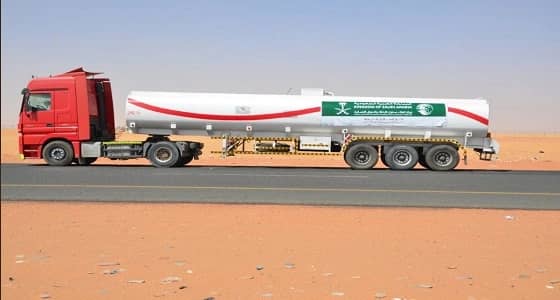 بالصور.. انطلاق شاحنات محملة بالوقود من منفذ الوديعة