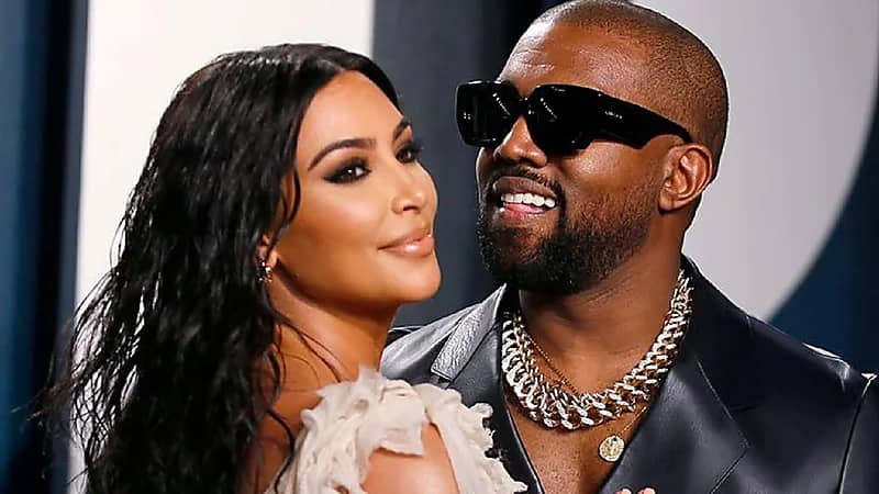 كيم كارداشيان تطلب الطلاق وحضانة أولادها الأربعة