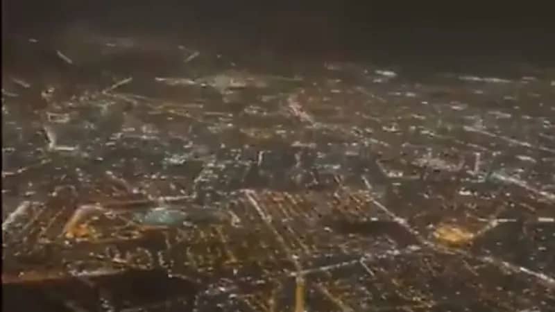 شاهد.. لقطات جوية لمدينة الرياض ليلاً