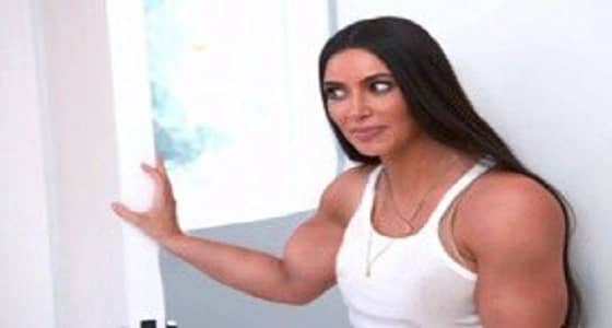 عضلات كيم كاردشيان تثير السخرية بمواقع التواصل