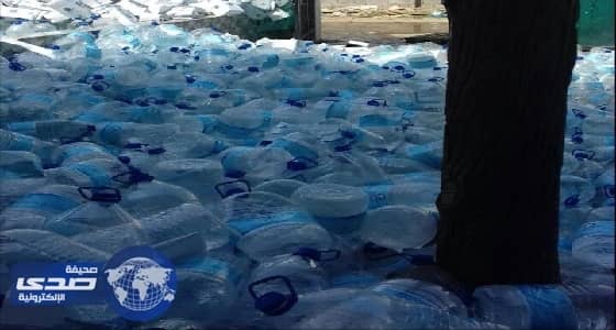 عمالة وافدة تدير مصنعا لتعبئة مياه زمزم المقلدة بالعاصمة المقدسة