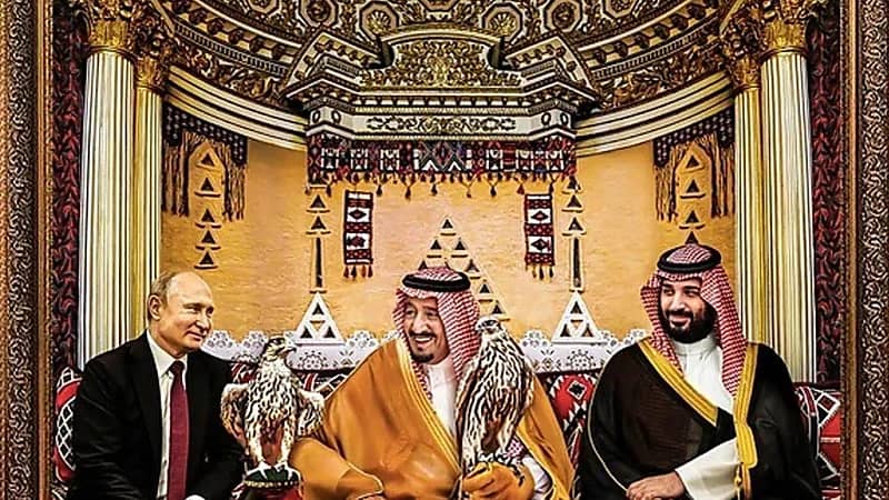 بالصور.. الرسامة السعودية تكشف سر اللوحة المهداة من المملكة لروسيا