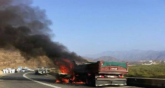 احتراق شاحنة إثر ارتفاع حرارة المحرك بالطائف