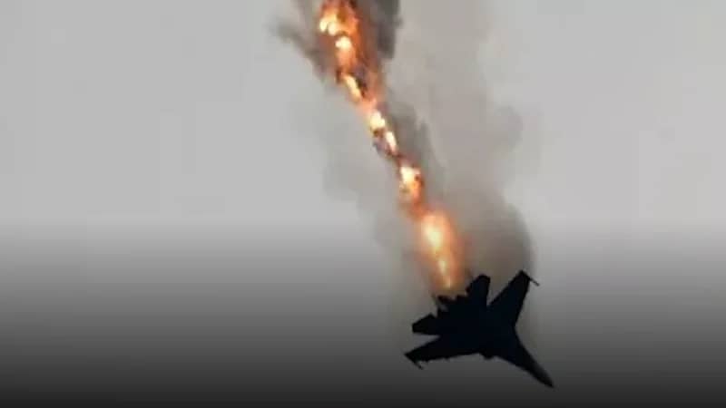 تَحَطُّمُ مُقَاتِلَة بولندية F 16 ومصرع طيارها خلال بروفات عرض جوي في رادوم.. فيديو